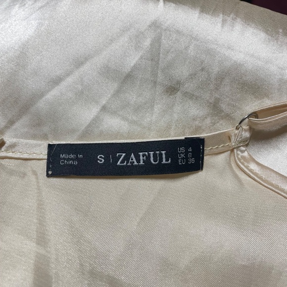 Y2K Cream White Spaghetti Strap Cami Trendy 2000s Coquette - Picture 3 of 4